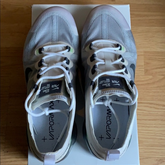 vapor maxes black and white